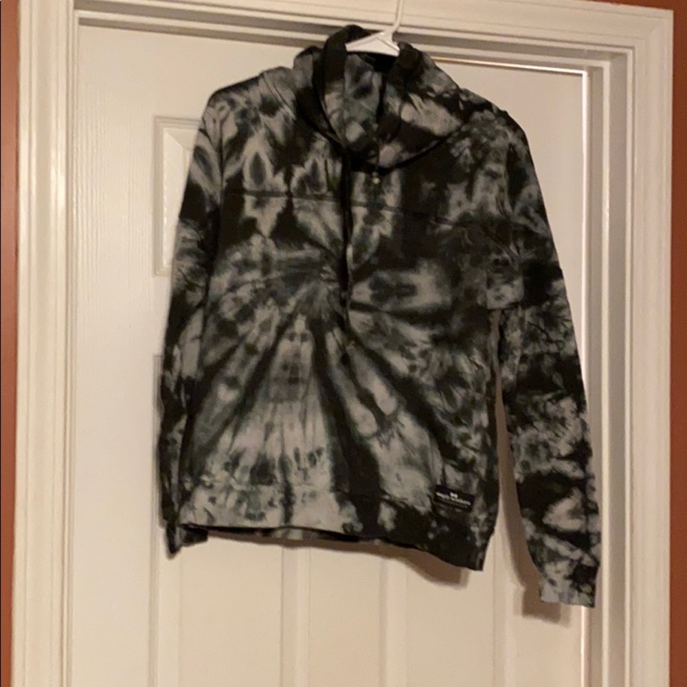Black and gray high necked sweatshirt